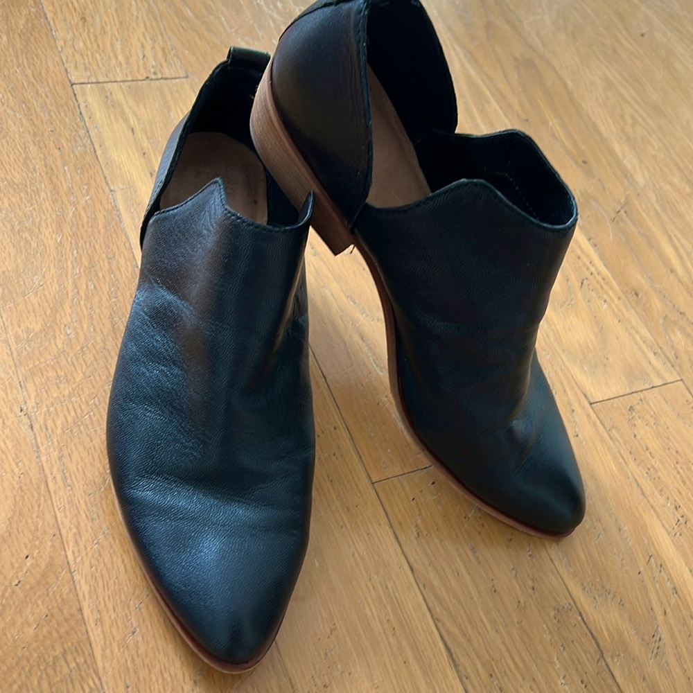 Frye & Co. Leather Booties 9.5